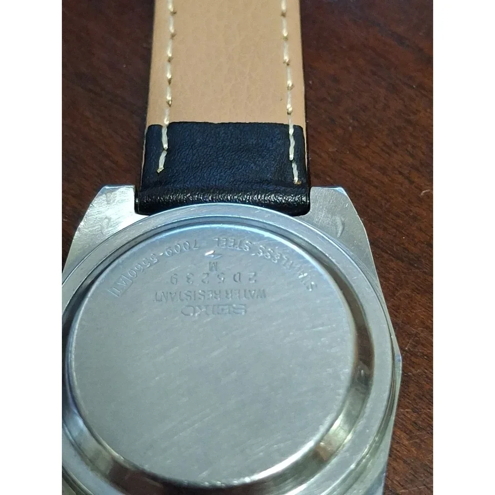 Vintage Mens Seiko 5 Automatic 33mm Watch 7009-5560A1. 17 Jewels, Self Winding.